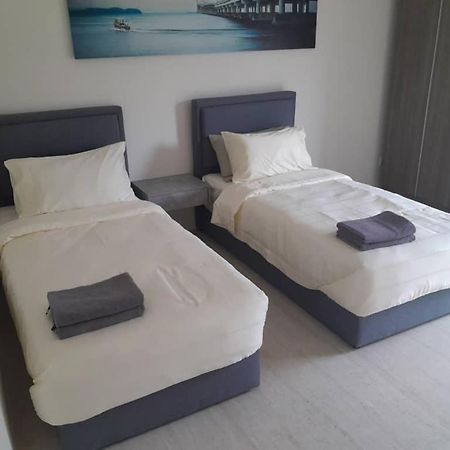 By The Sea Suites - Managed By Sdb Host Бату-Феррінгі Екстер'єр фото