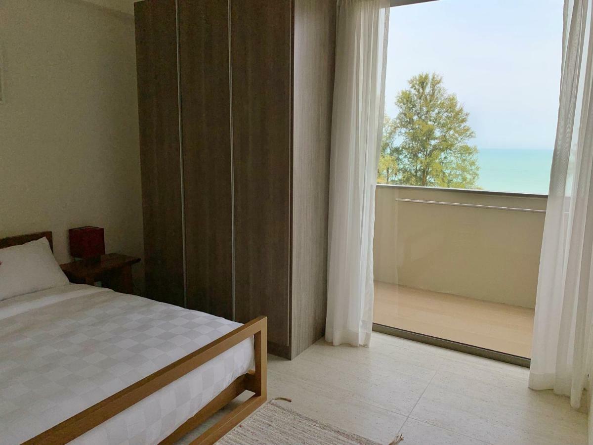 By The Sea Suites - Managed By Sdb Host Бату-Феррінгі Екстер'єр фото